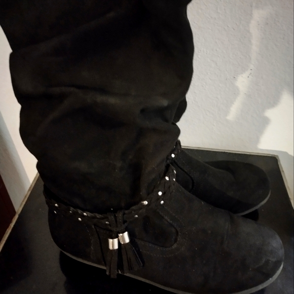 GIRLS BOOTS JUST IN TIME FOR WINTER - Picture 1 of 6